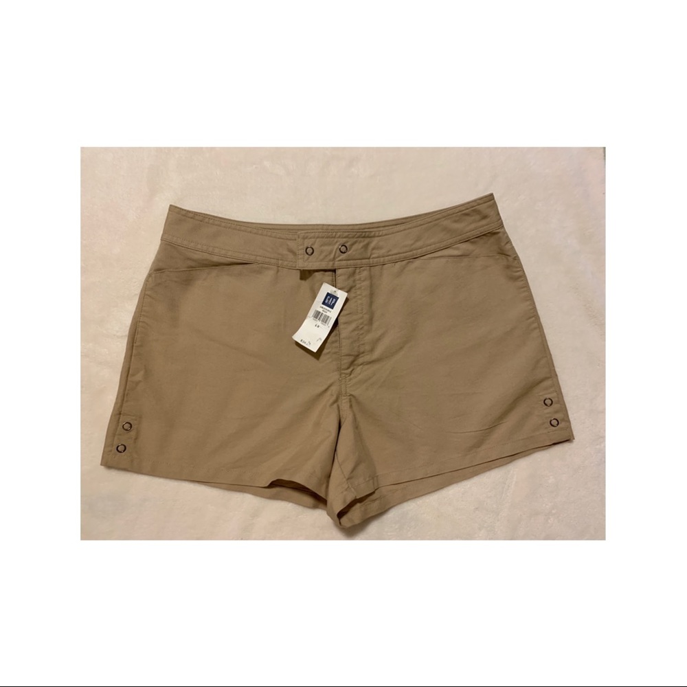 NWT Gap women’s shorts khaki